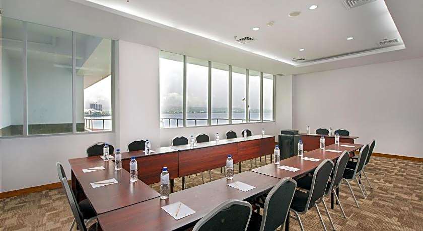 Whiz Prime Hotel Megamas Manado