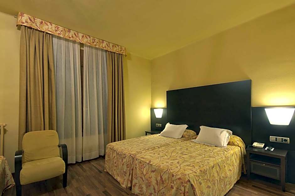 Photo 1 of 4 of Triple room with fan