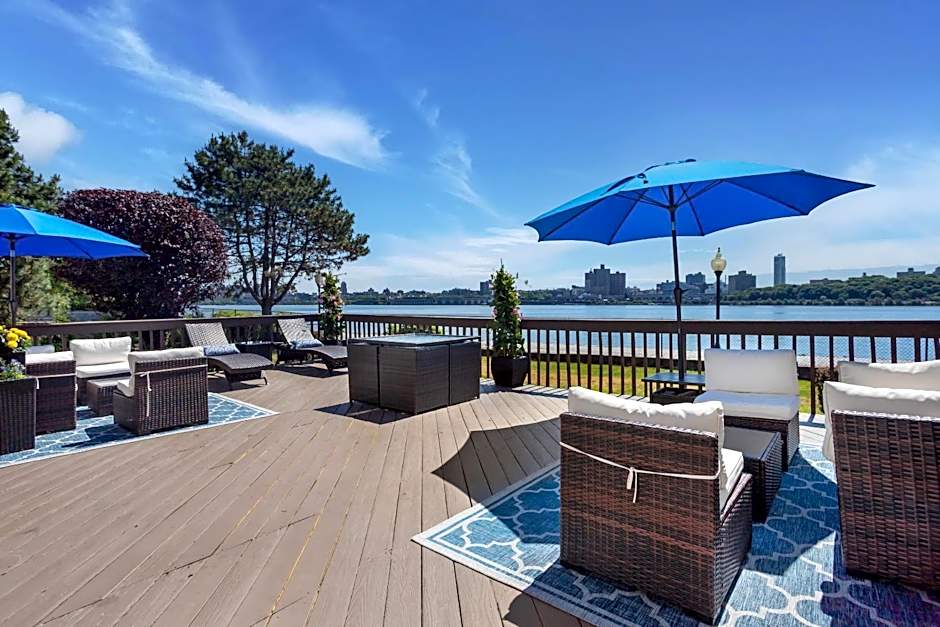 Comfort Inn Edgewater on Hudson River