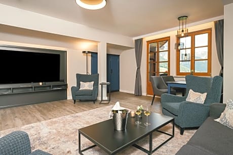 Hotel-Apartment with Lake View