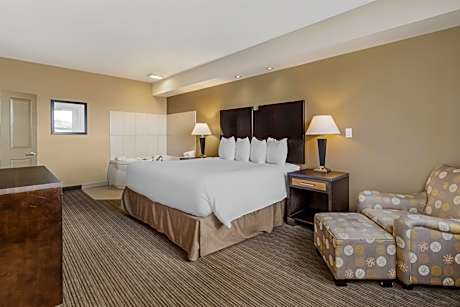 Suite-1 King Bed, Non-Smoking, Separate Bedroom, Kitchenette, Whirlpool Bathtub, Sofabed, Full Break