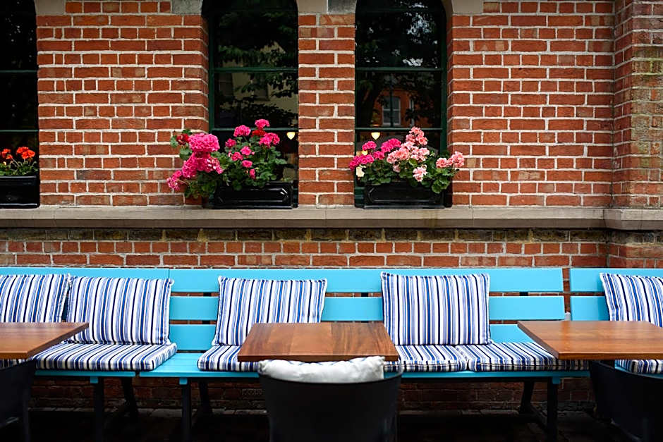 Schoolhouse Hotel