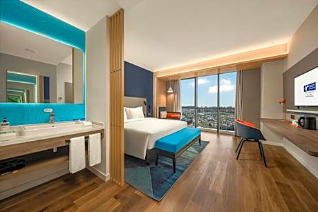 1 King Standard Extra Floor Space City View