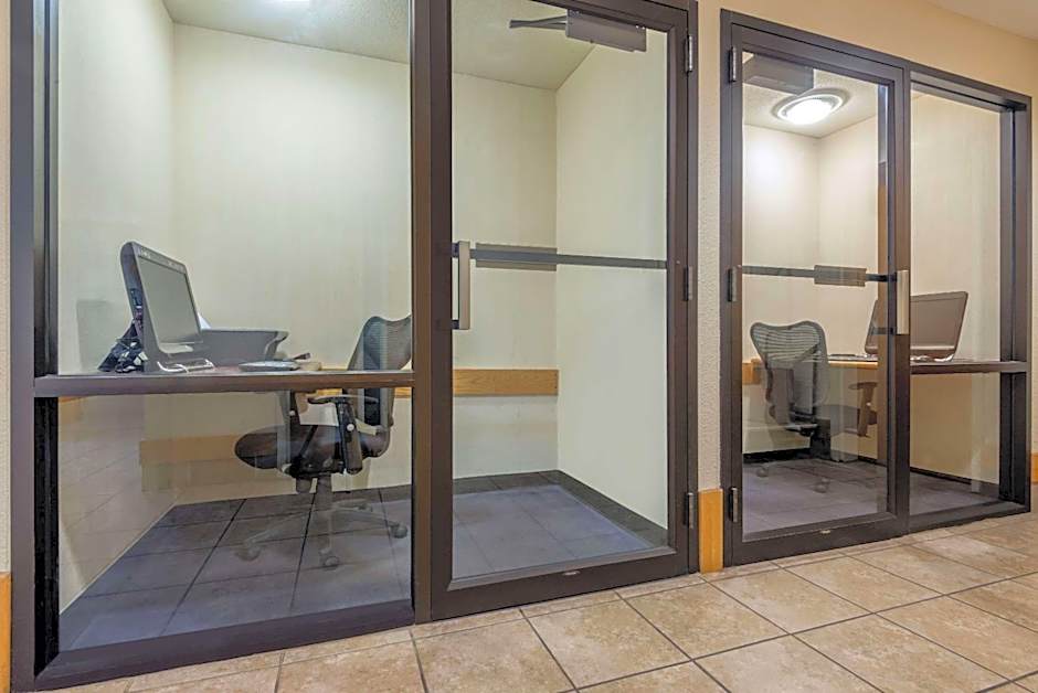 Ramada by Wyndham Columbus Polaris