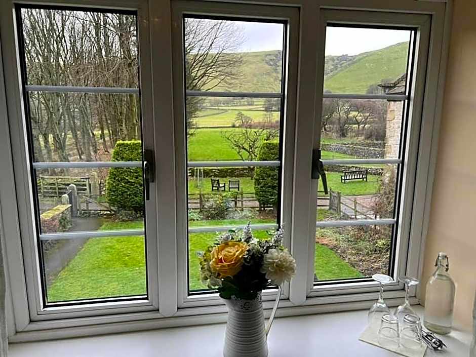 Dunscar Farm Bed & Breakfast
