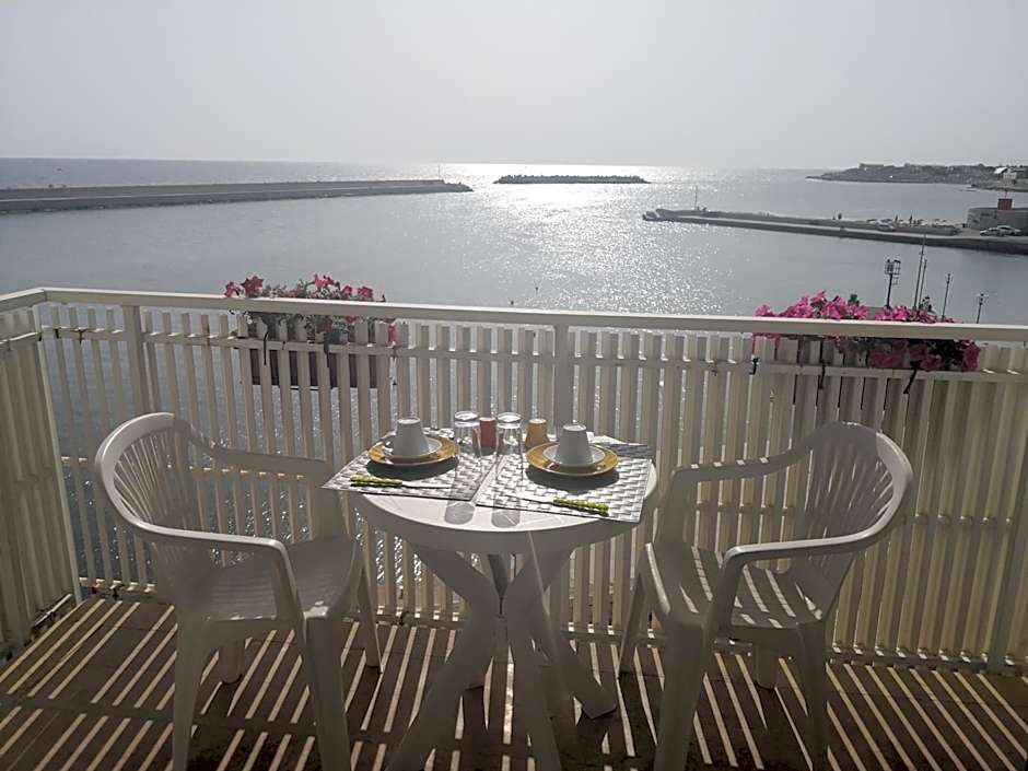 B&B LA BAIA Sea Rooms