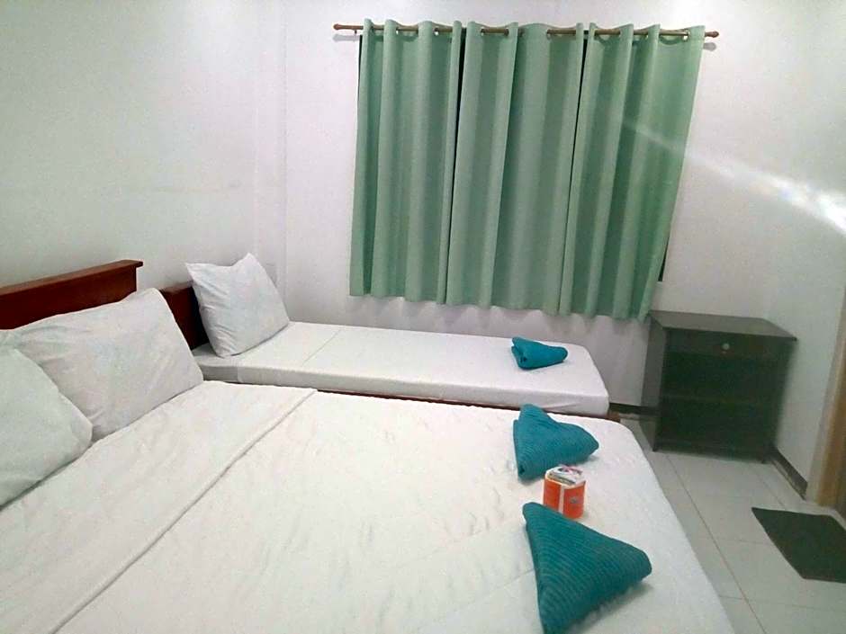 Luna Oslob Travellers Inn