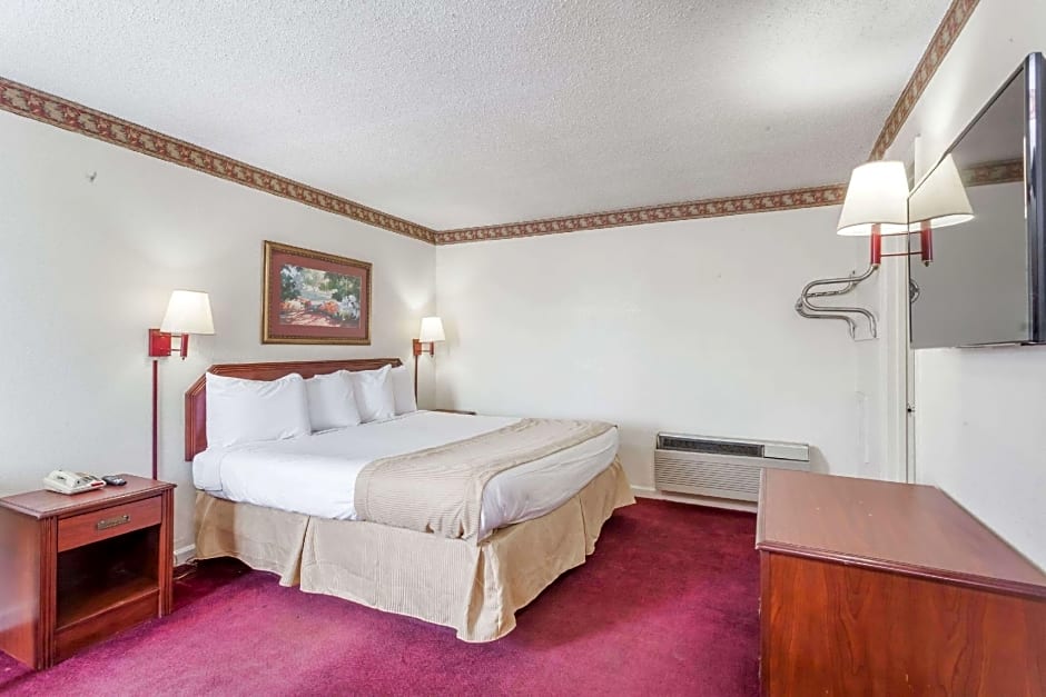 Knights Inn Hurricane Mills