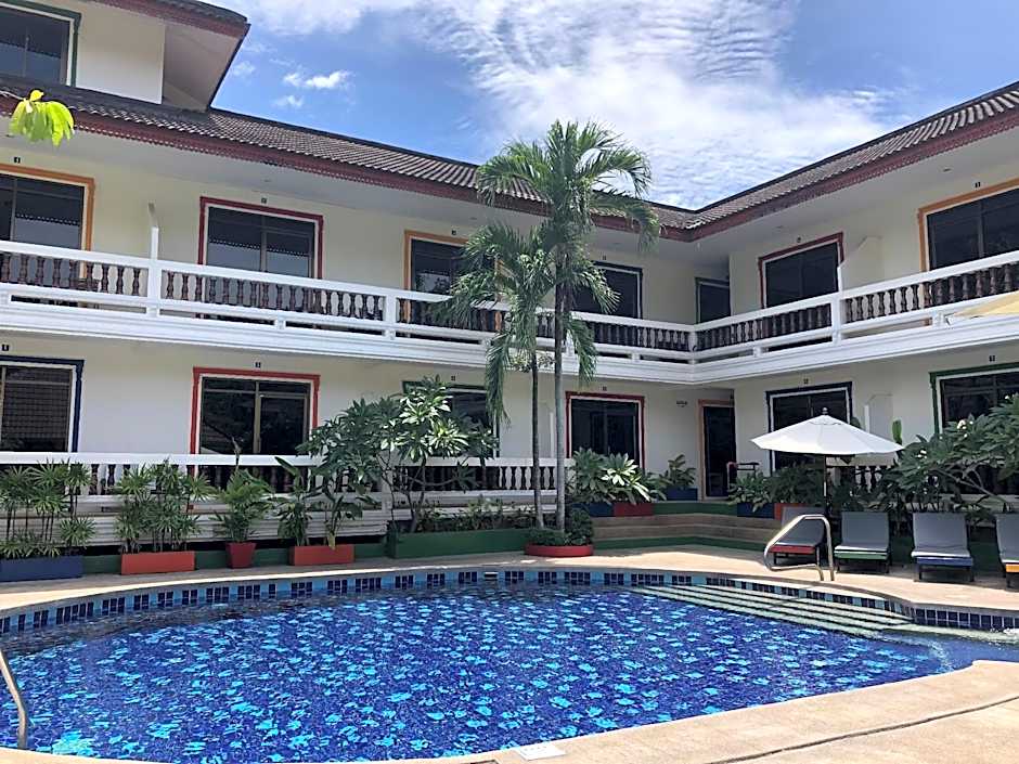 Tropical Palm Resort.