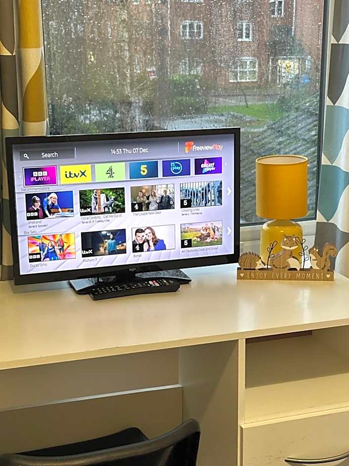 Lovely Town house Room 3