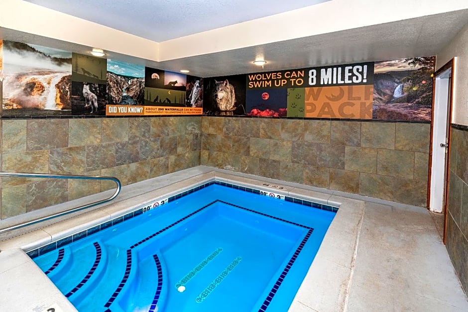 Gray Wolf Inn & Suites