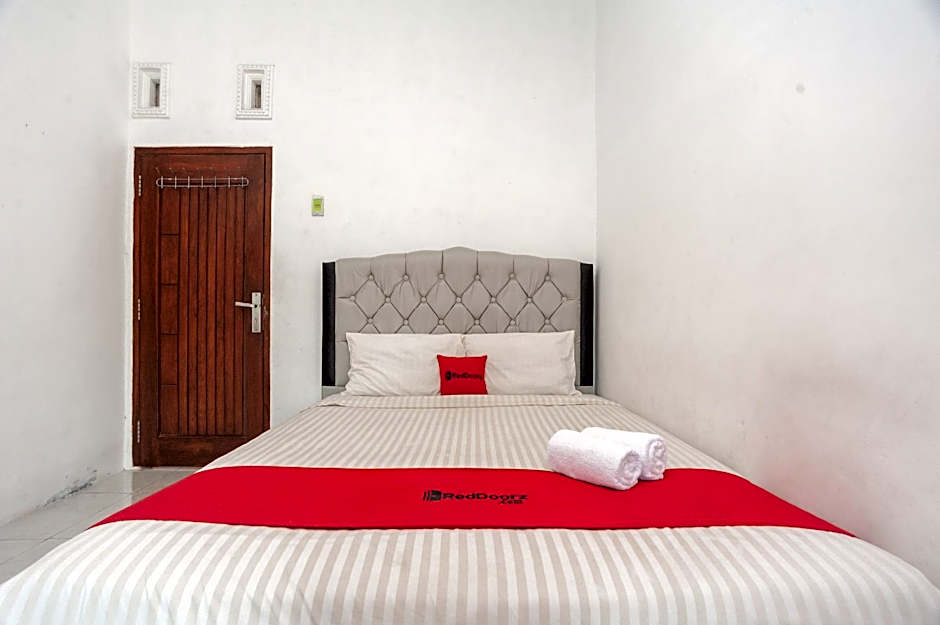 RedDoorz Syariah @ Jalan Panglima Polim Lampung