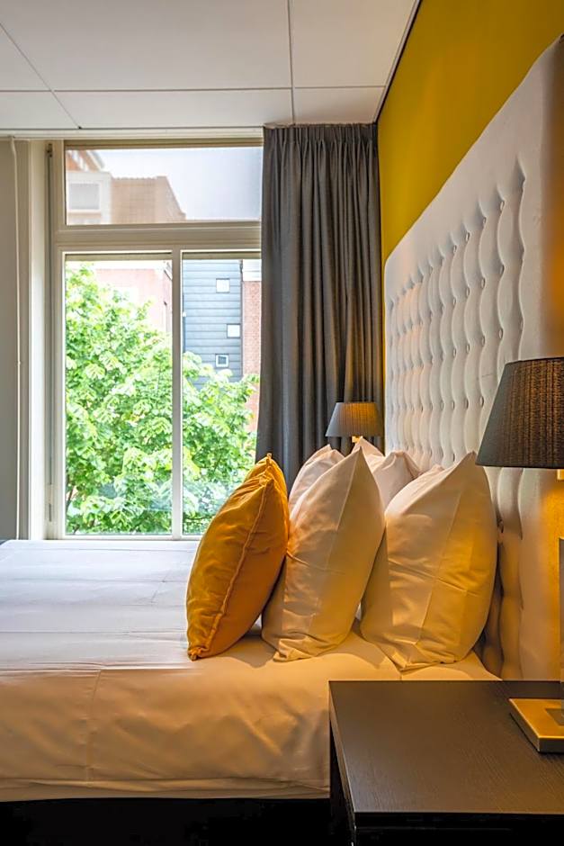 Post-Plaza Hotel & Grand Café