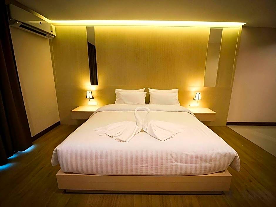 L Hotel