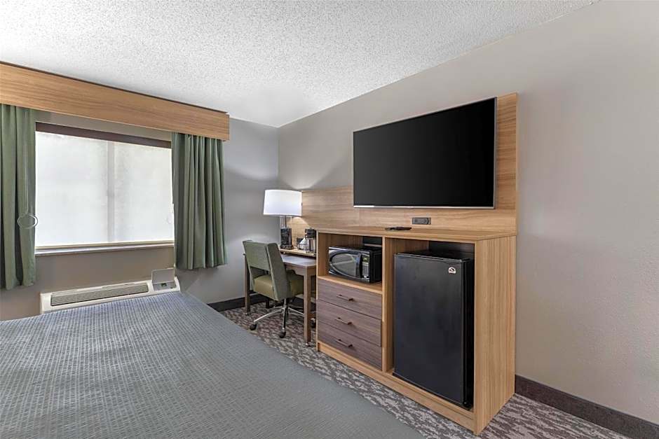Best Western Plus Executive Inn