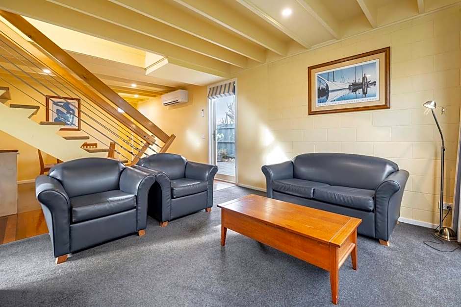 Captains at the Bay Bed & Breakfast