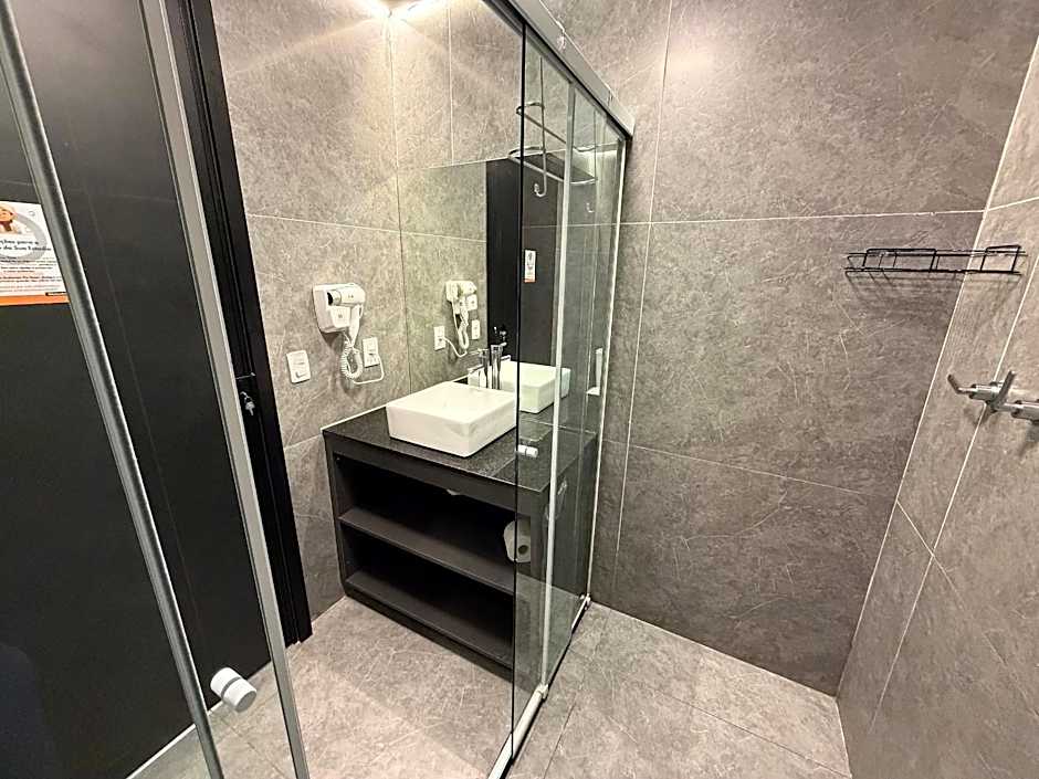 Suite with Hot and Cold Air Conditioning
