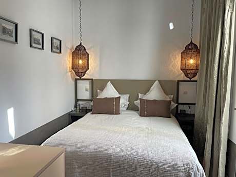 Tazzarart Double Room