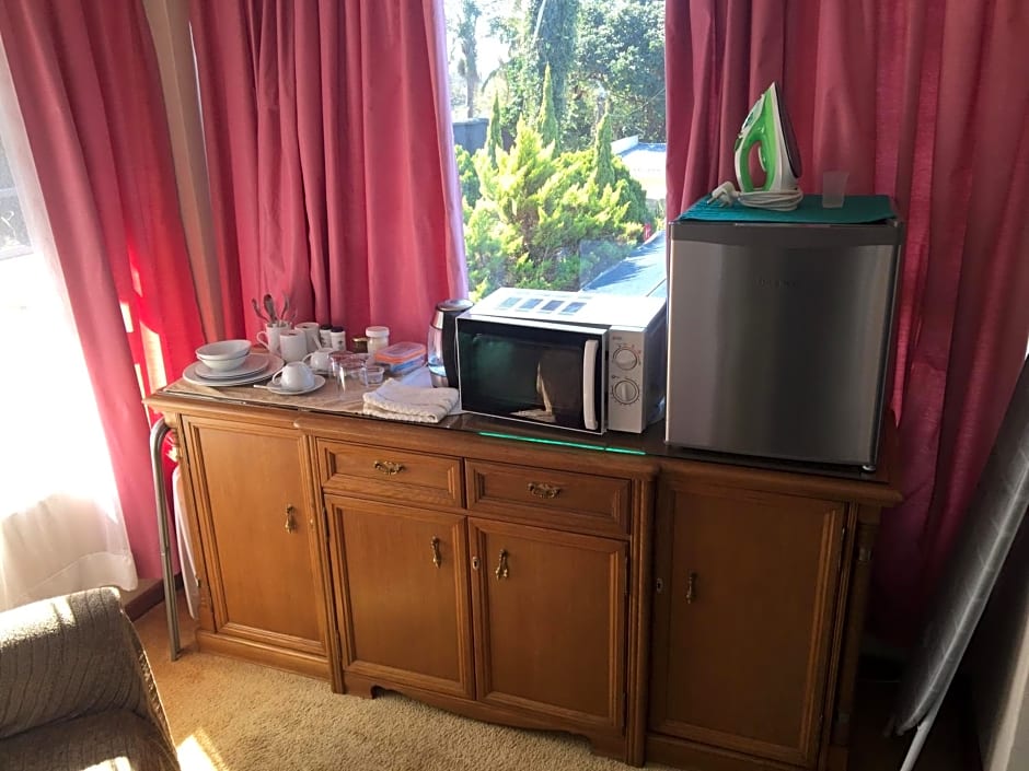 Jackie's B&B – East London, IA