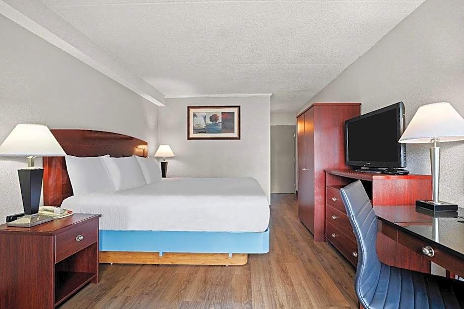 Days Inn by Wyndham Utica