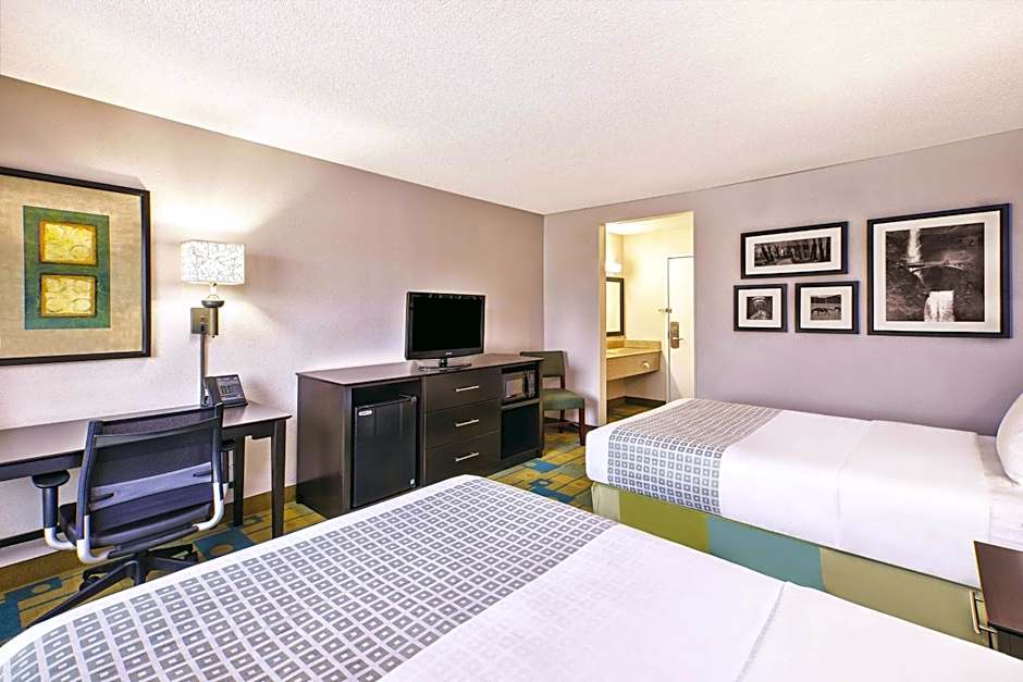 La Quinta Inn & Suites by Wyndham Toledo Perrysburg