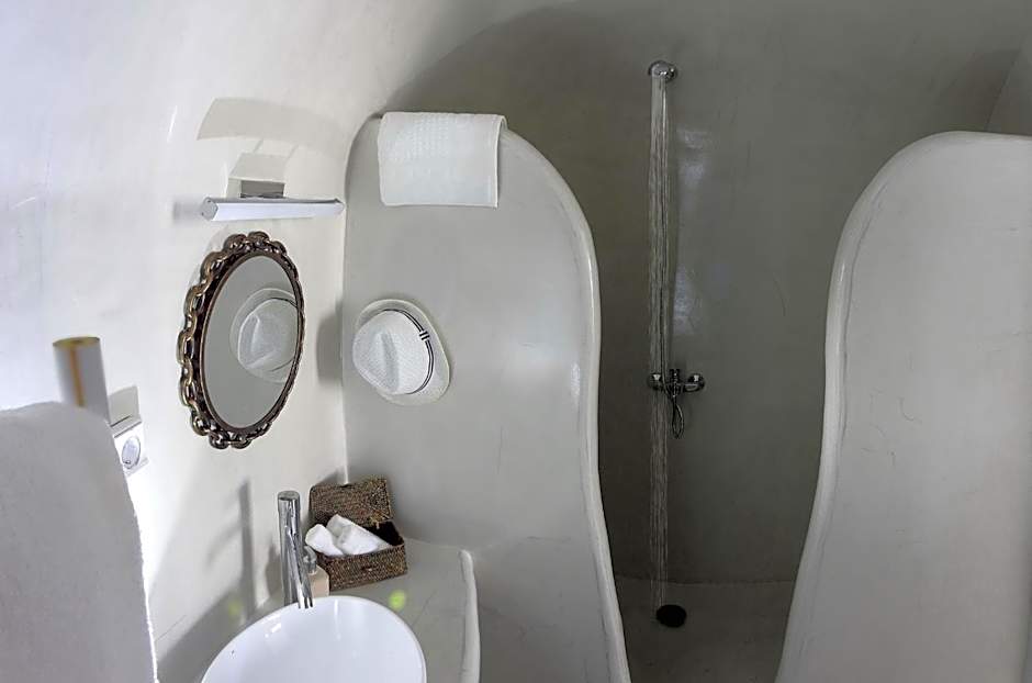 Golden Stone Santorini Suites