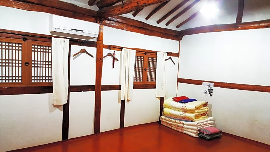 In-Yeon Hanok Guesthouse