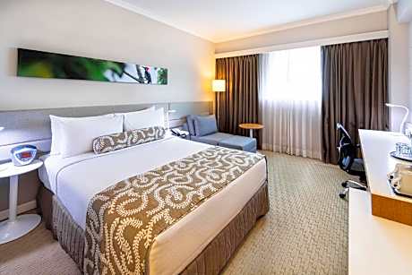 Standard Queen Room with Mountain View
