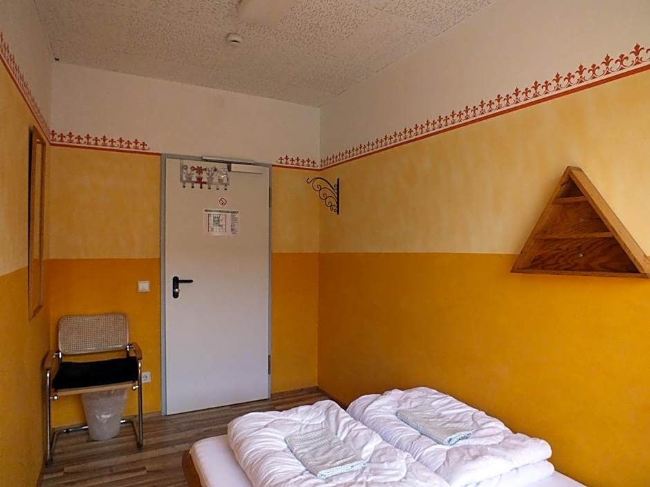 Max Hostel