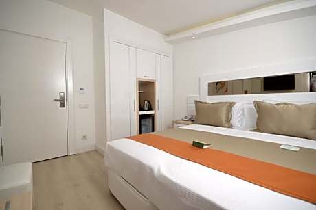 Double or Twin Room with Balcony