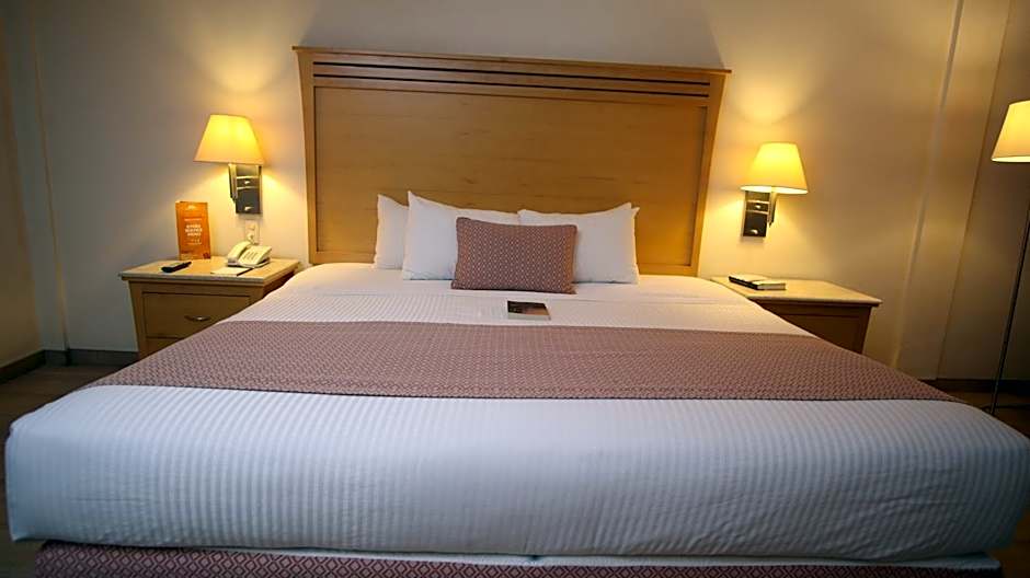Foto 1 di 4 di 1 King Bed