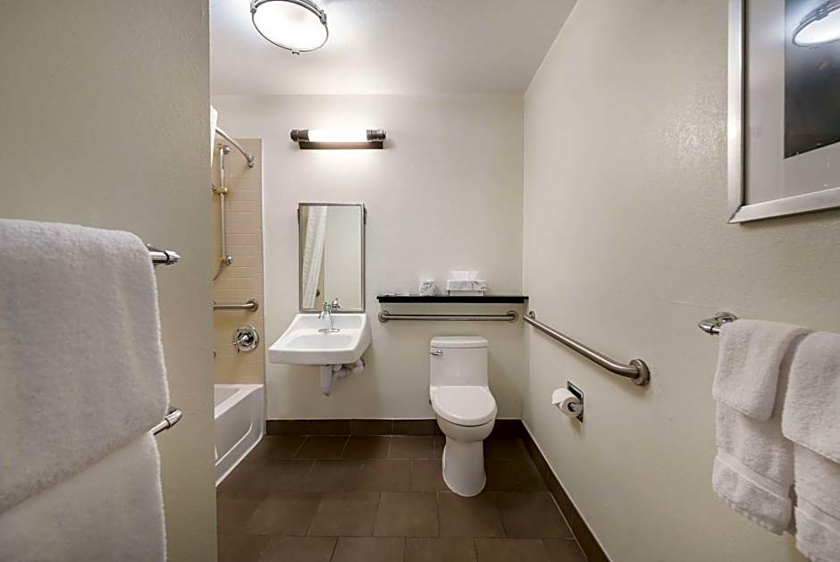 Sonesta Simply Suites Hampton