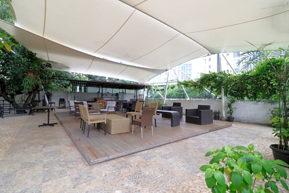 Pejaten Valley Residence by ZUZU