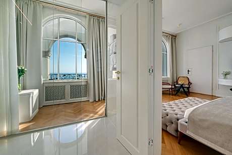 Deluxe Double Room with Balcony and Sea View