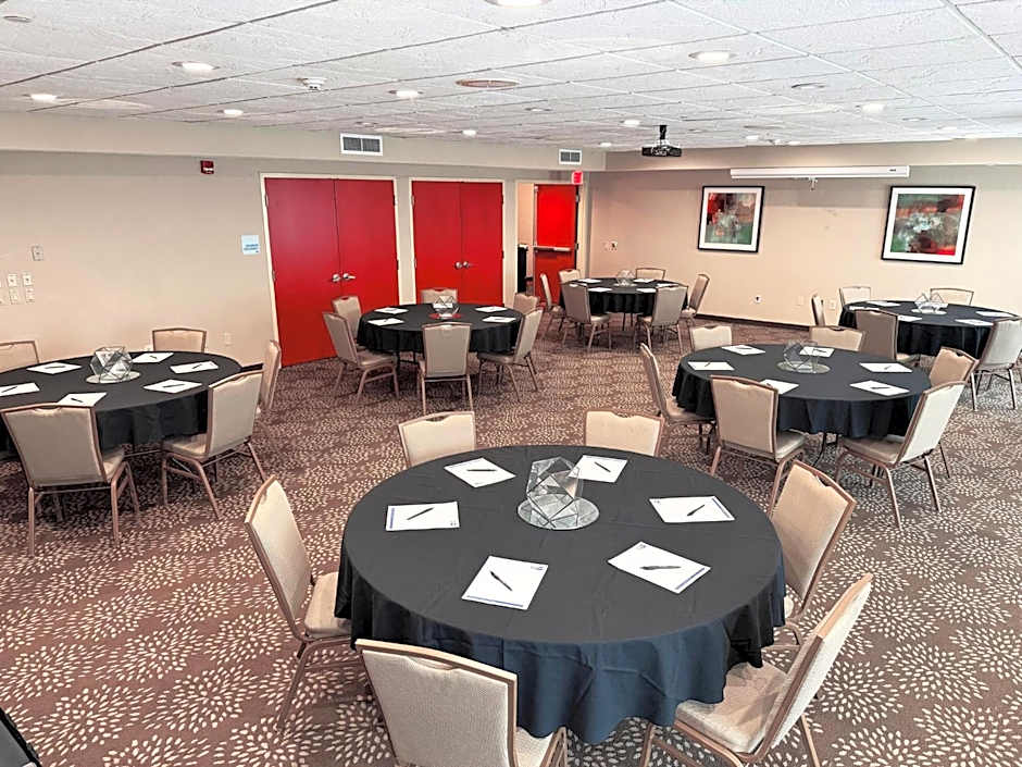 Holiday Inn Express & Suites - Olathe North By IHG