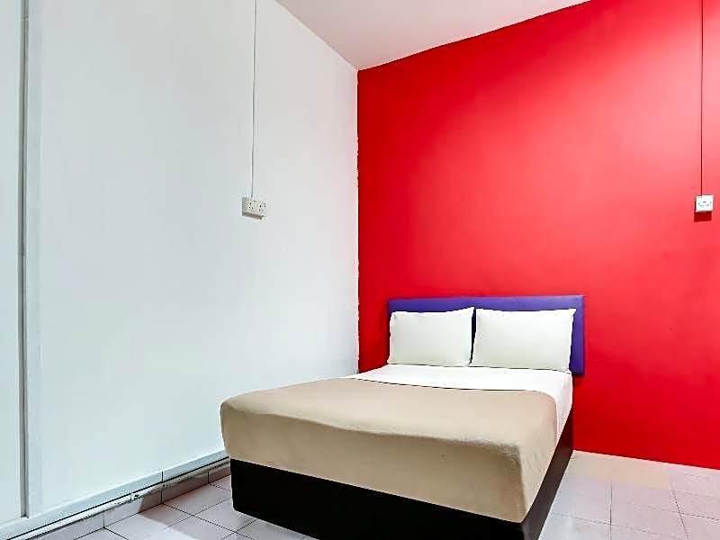 OYO 89615 T Family Hotel