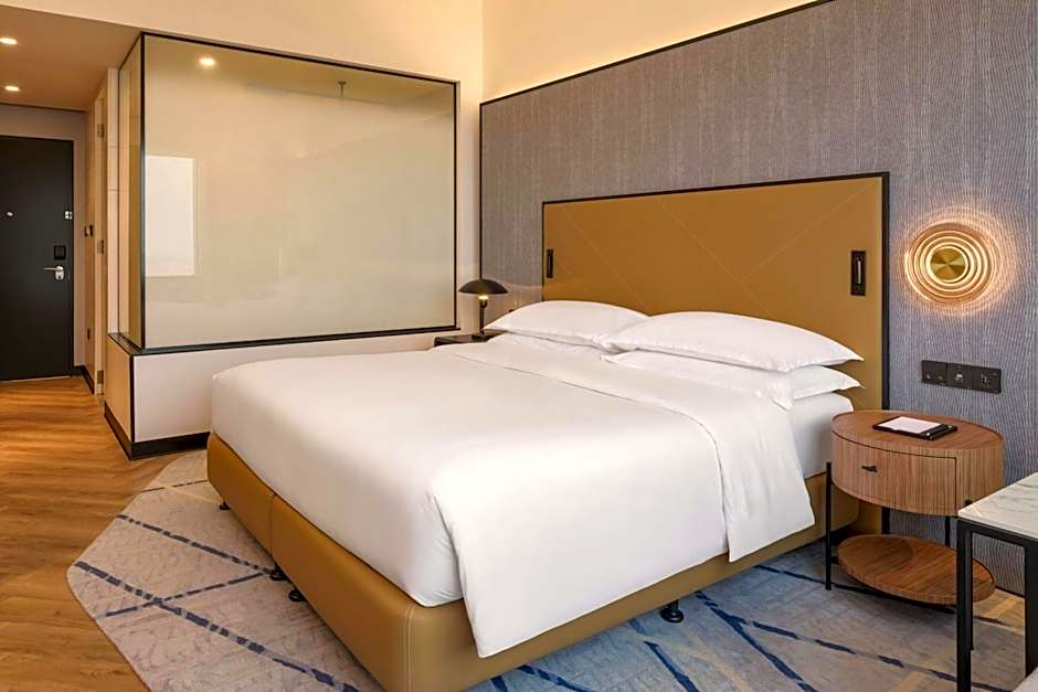 Photo 1 of 5 of Deluxe 1 King Bed, City View