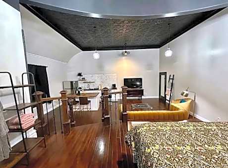 Deluxe King Suite
