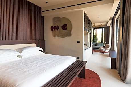 Deluxe Suite with Balcony