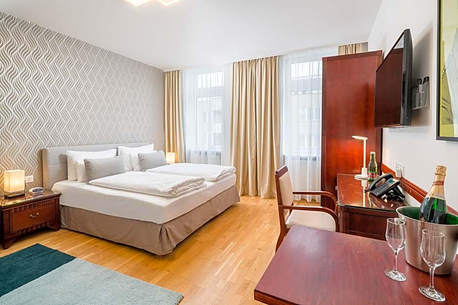 Best Western Plus Celebrity Suites