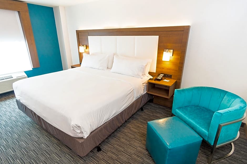 Holiday Inn Express Hollywood Walk of Fame By IHG