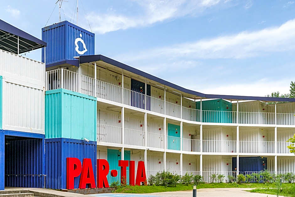 Parotia waterhouse hotel