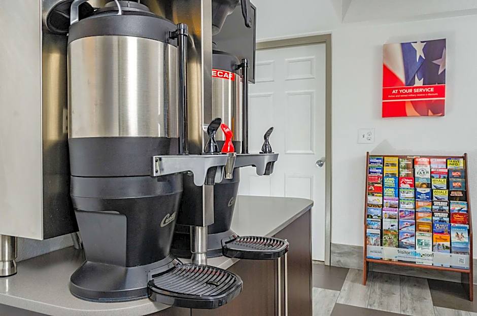 Studio 6-Fresno, CA - Extended Stay