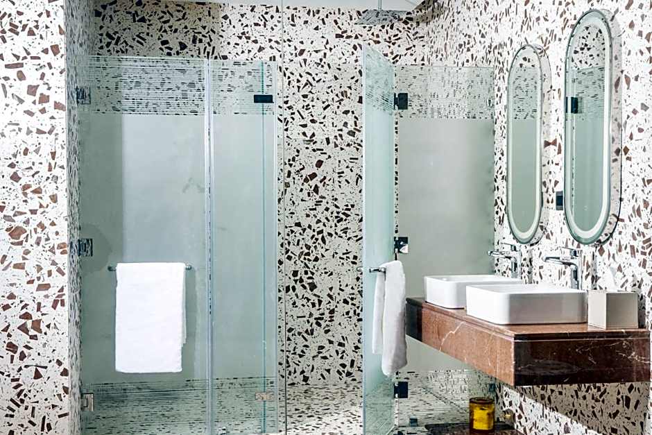 The House Hotel Al Khiran