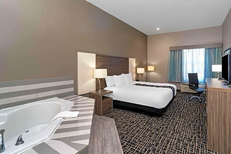 King Room with Hot Tub - Non-Smoking
