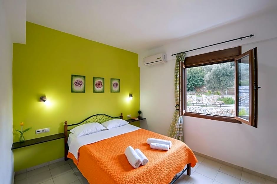 VILLA UPHORIA  with private pool and garden