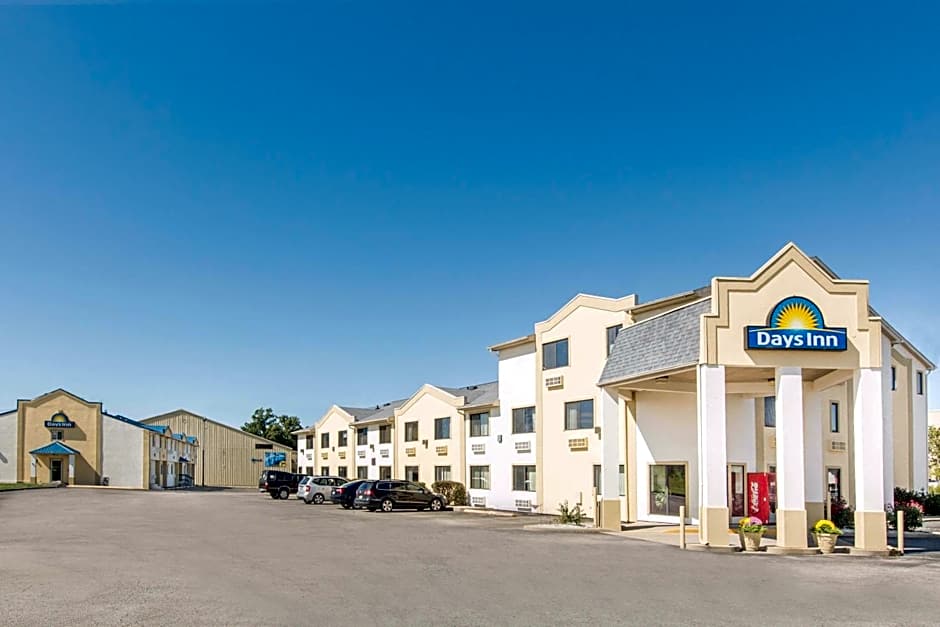 Photo 1 of 50 of Days Inn by Wyndham Effingham