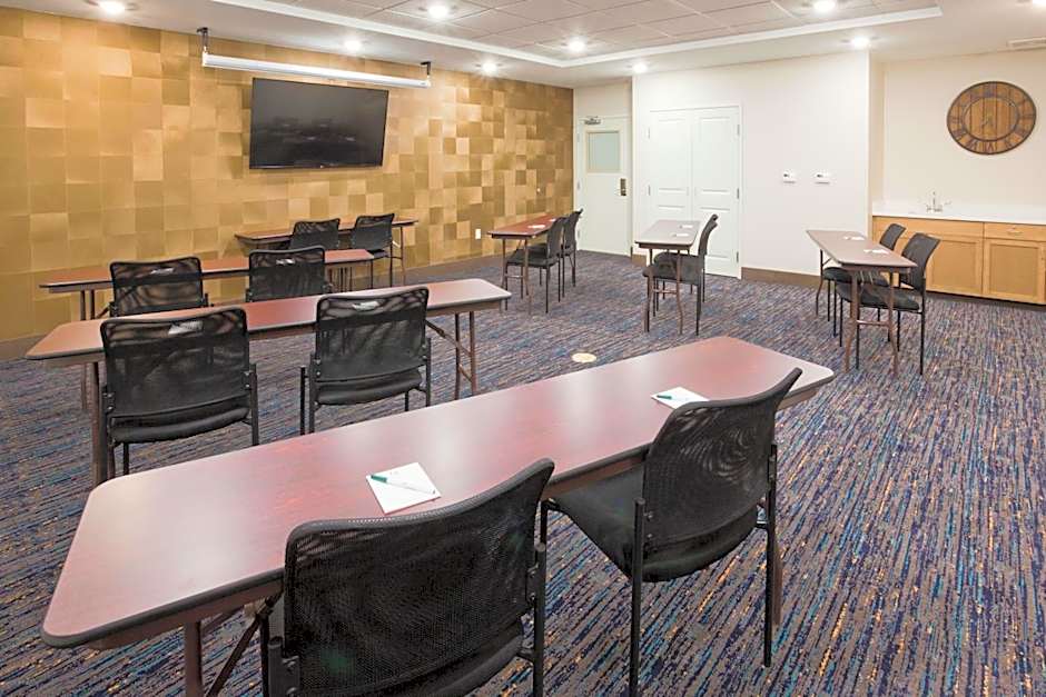 GrandStay Hotel & Suites