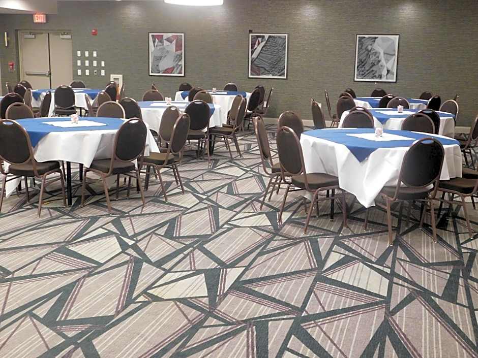 Holiday Inn Hotel & Suites Rochester - Marketplace By IHG