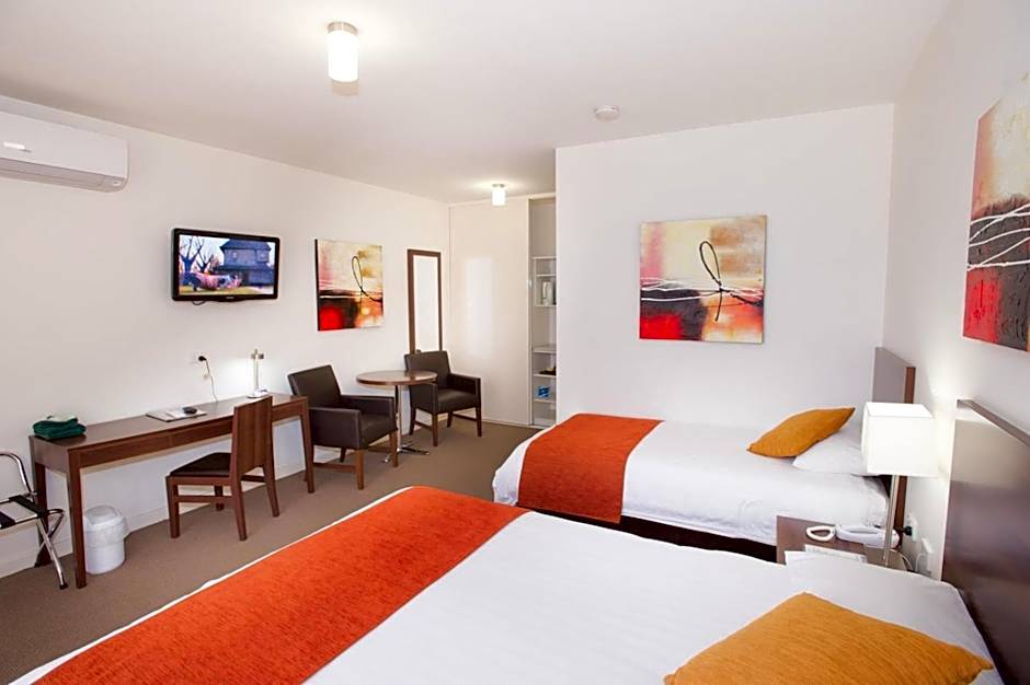 The Standpipe Golf Motor Inn